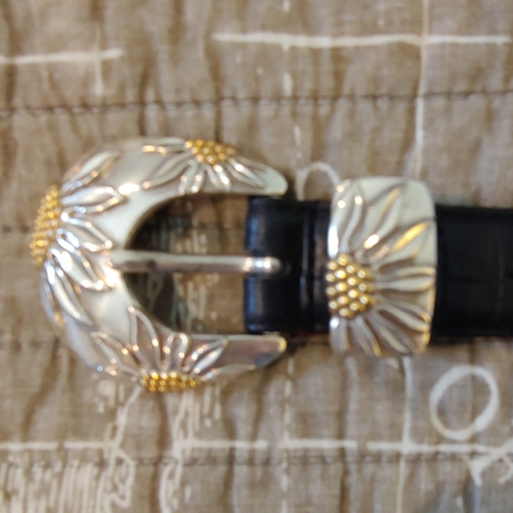 Black Arden Leather Co.Belt W/Silver tone Daisy - Picture 2 of 6